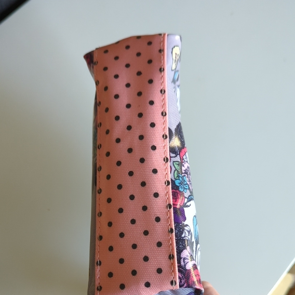 Tokyo Disney Alice In Wonderland Pouch - Picture 5 of 8